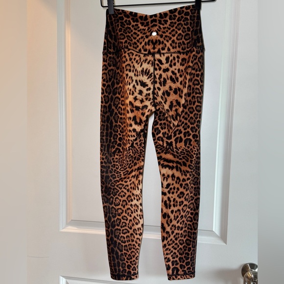 Yogalicious Lux Leopard Print Leggings Size Medium Super High Rise Ankle Length - Picture 11 of 14